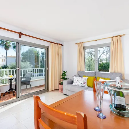 Apartamento Yourhouse Roses 9 *