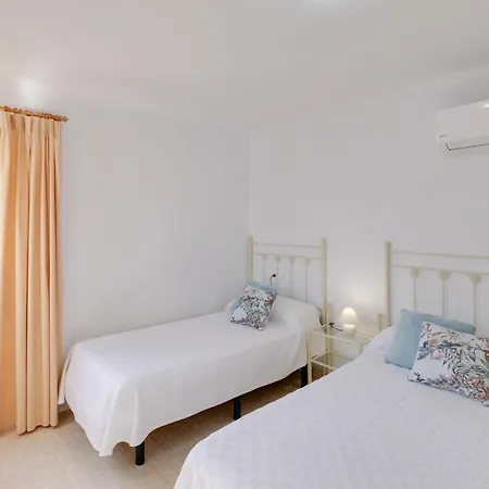 Apartamento Yourhouse Roses 9 *